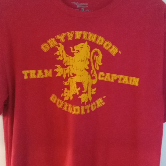 Universal Studio Other - Gryffindor Team Captain Red T-Shirt